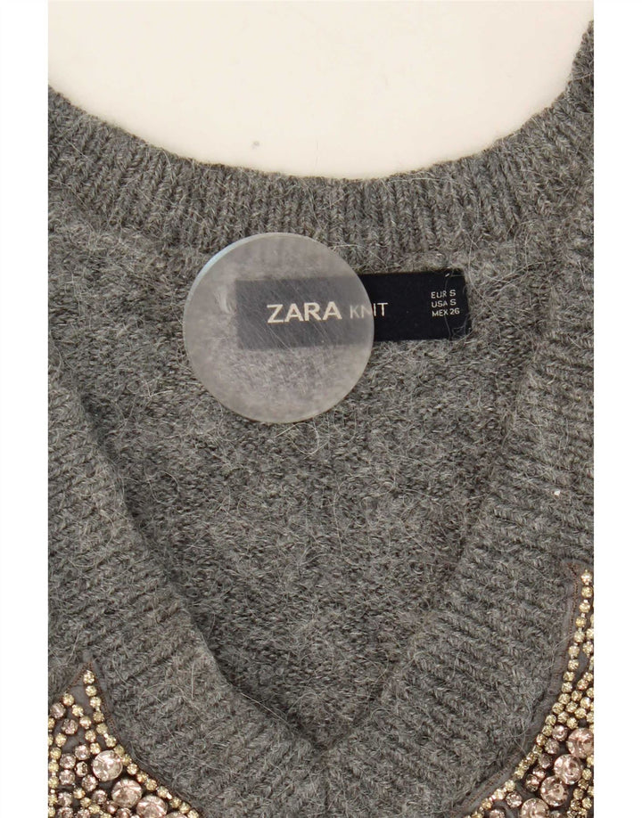 Zara Damen Pullover mit grafischem V-Ausschnitt, Gr. 10, Größe S, Grau