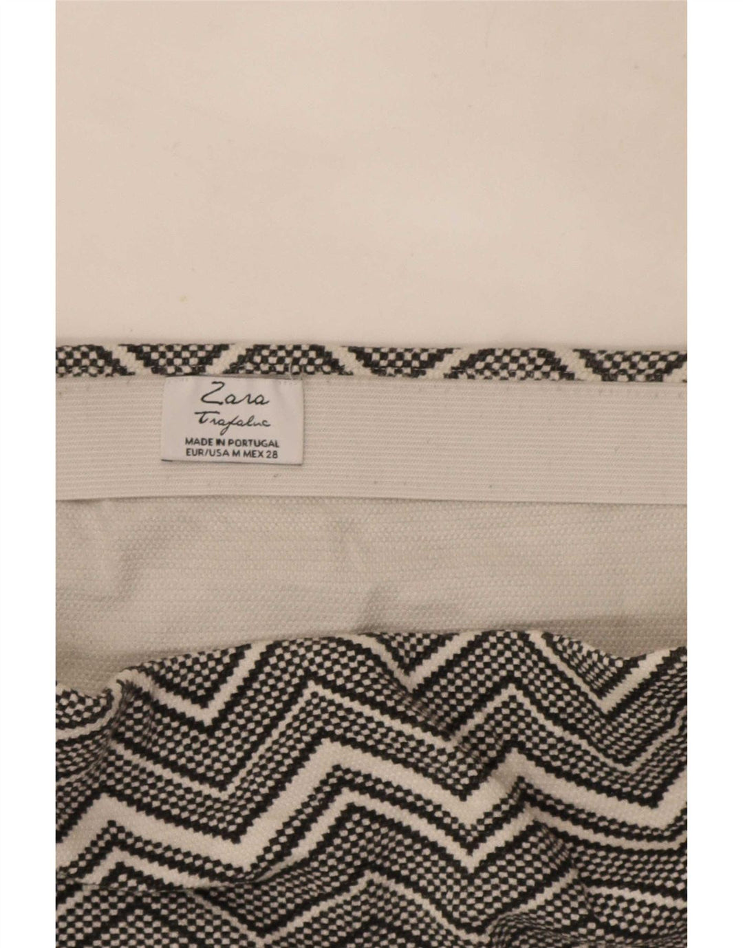 Zara Damen Trafaluc Minirock Medium W28 Grau Chevron