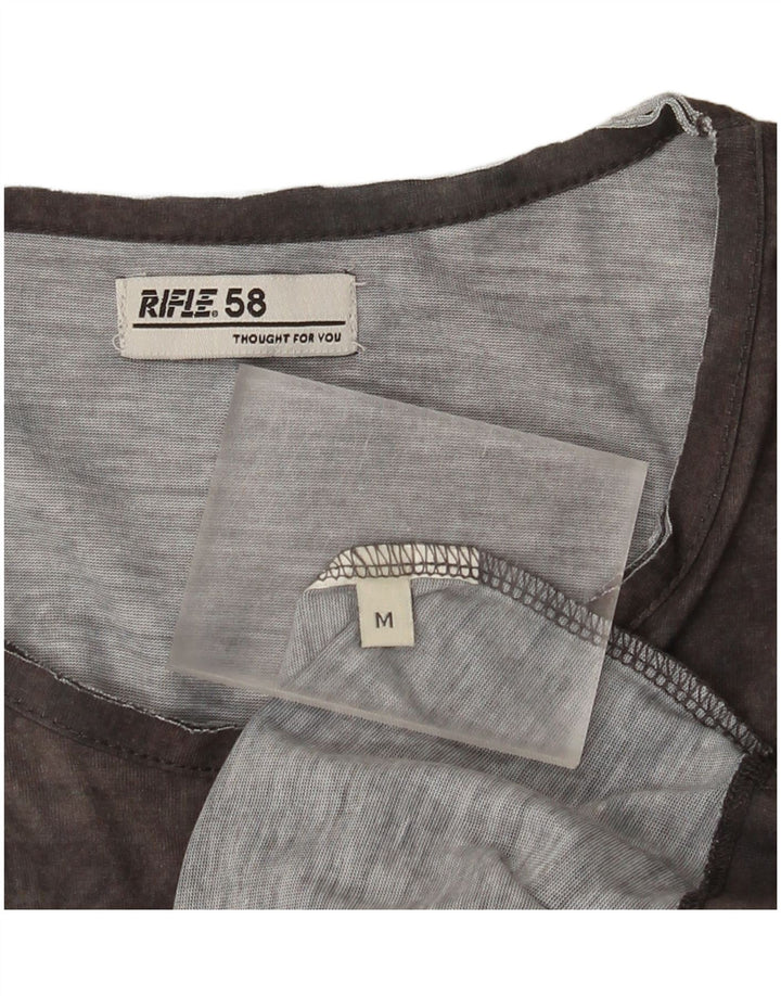 Rifle Herren-T-Shirt mit Grafik, mittelgrau, Batikfärbung