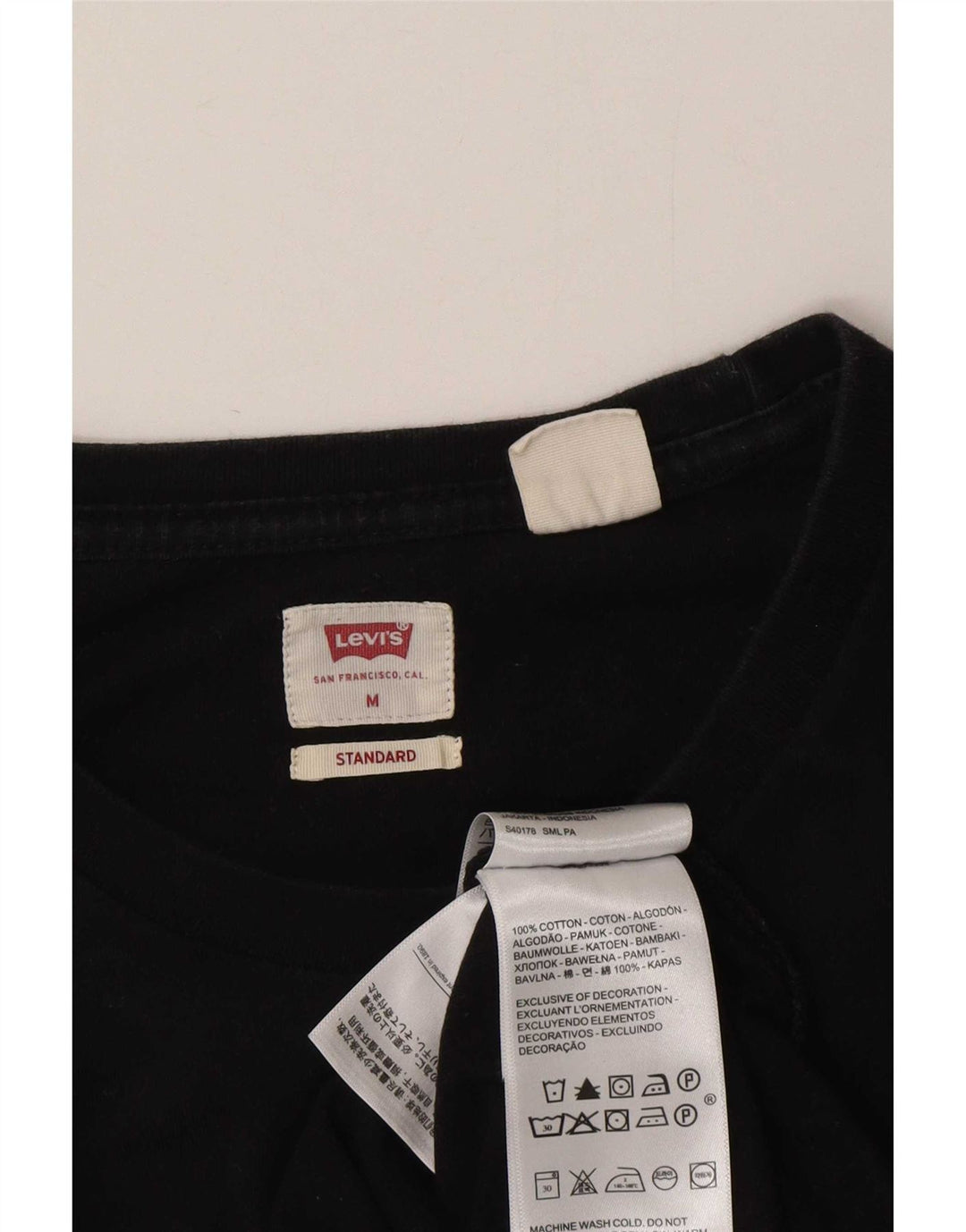 Levi's Herren-T-Shirt mit Standard-Passform, mittelschwarze Baumwolle