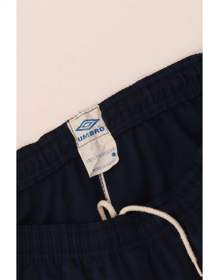 Umbro Herren-Sportshorts, Mittelgroßes marineblaues Nadelstreifen-Polyester