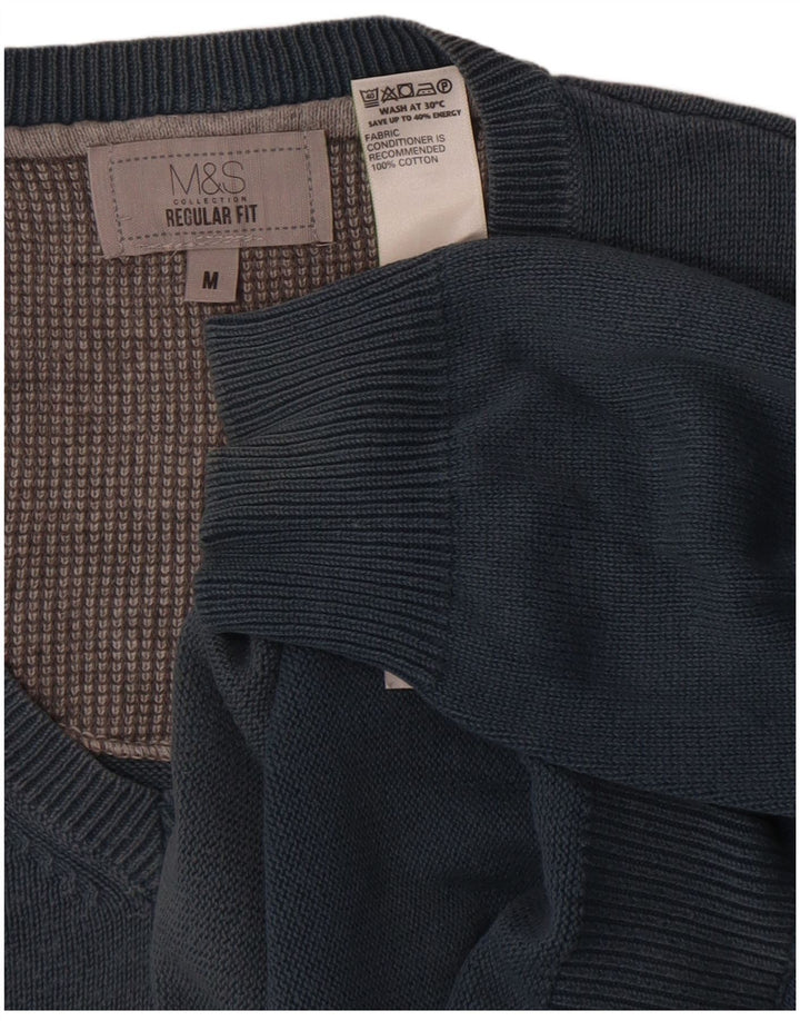 Marks & Spencer Herren-Pullover mit normaler Passform und V-Ausschnitt aus mittelblauer Baumwolle