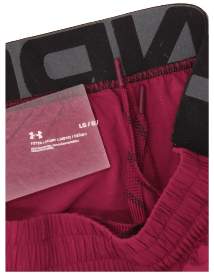 UNDER ARMOUR Herren Sportshorts mit Grafik, Größe L, Burgunderrot