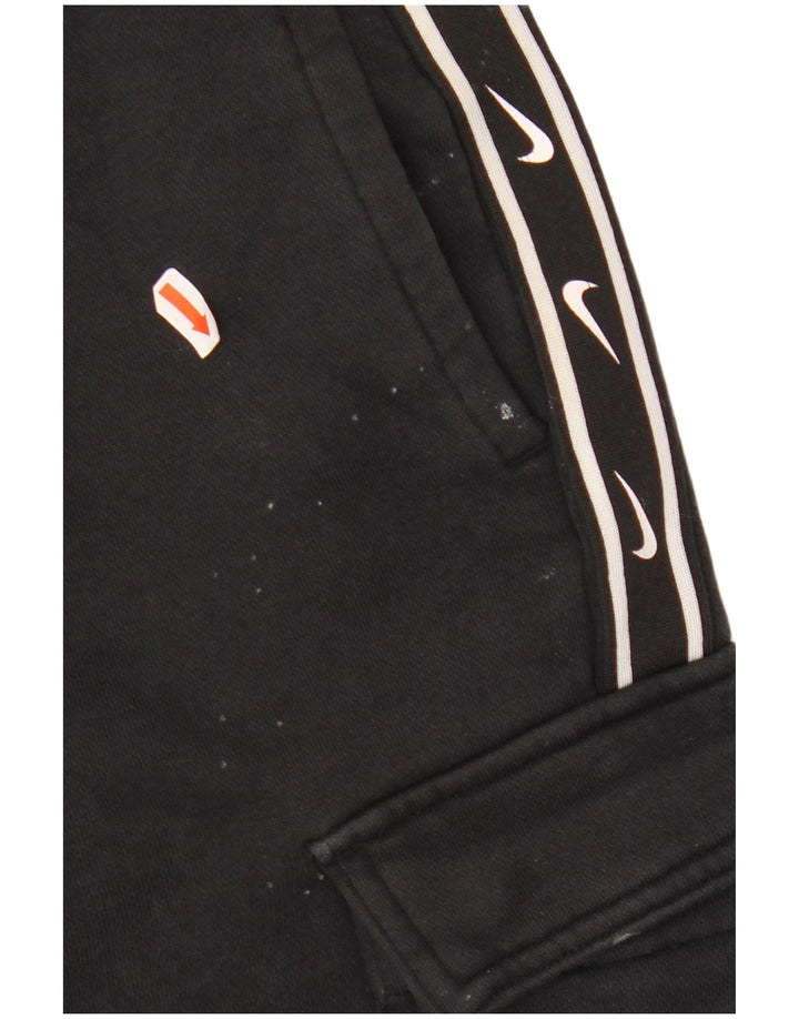 NIKE Herren Graphic Cargo-Trainingshose, Jogginghose, mittelschwarz, Baumwolle