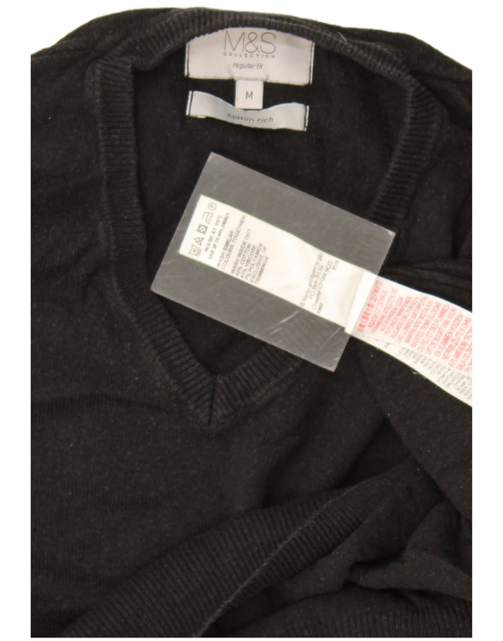 Marks & Spencer Herren-Pullover mit normaler Passform und V-Ausschnitt aus mittelschwarzer Baumwolle