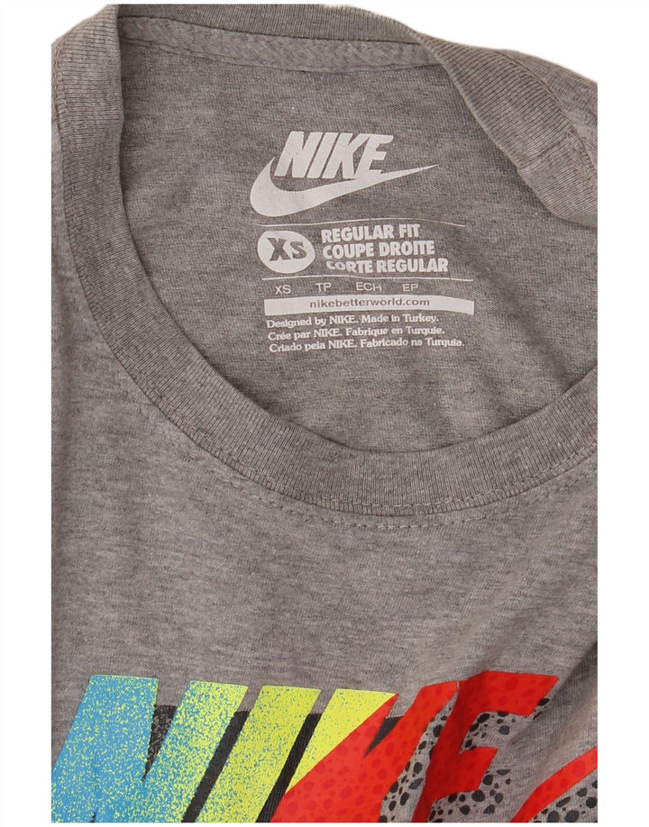 NIKE Herren-T-Shirt mit normaler Passform, Grafik, XS, Grau