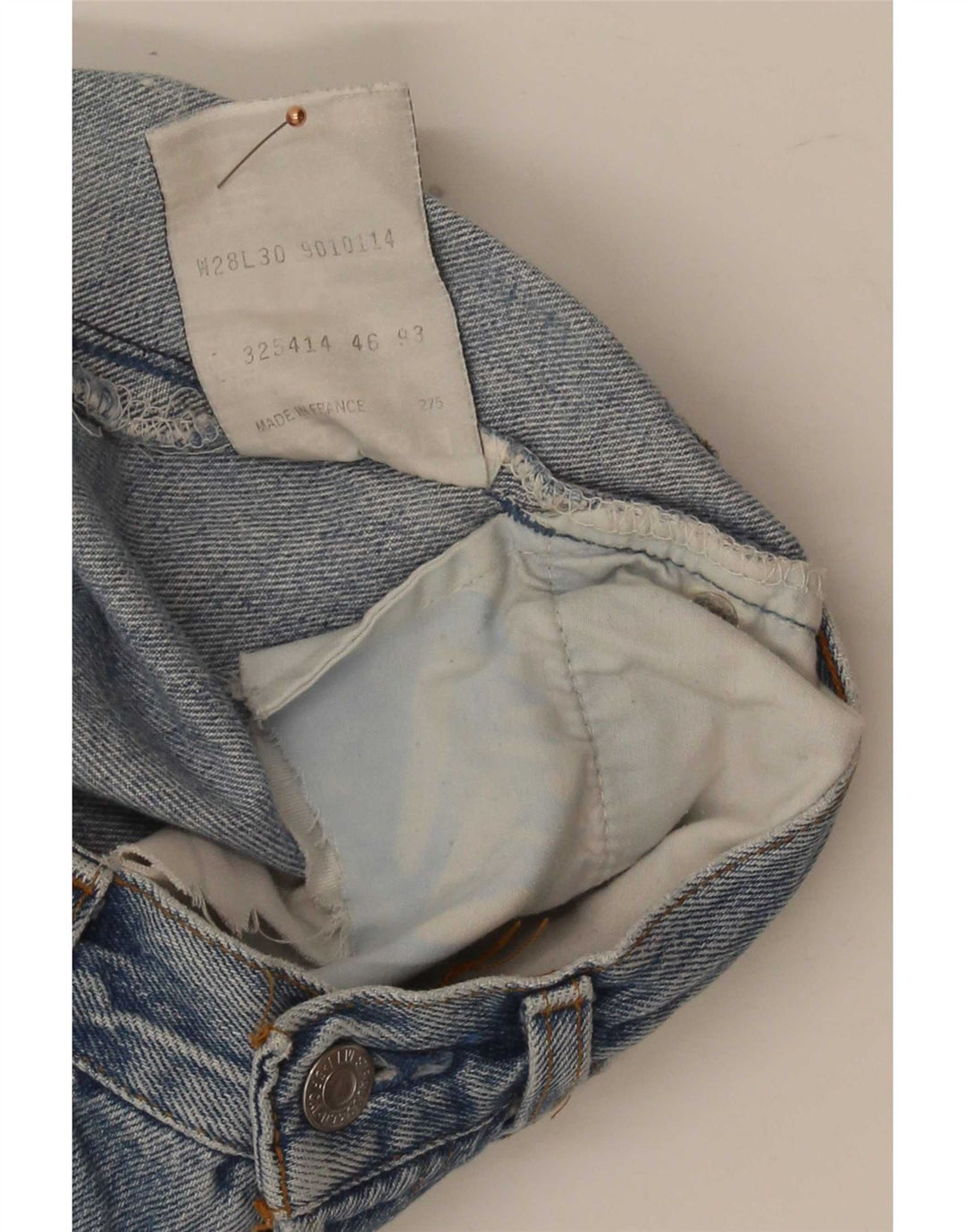 Levi's Damen-Jeansshorts im Distressed-Look, W28, mittelblaue Baumwolle