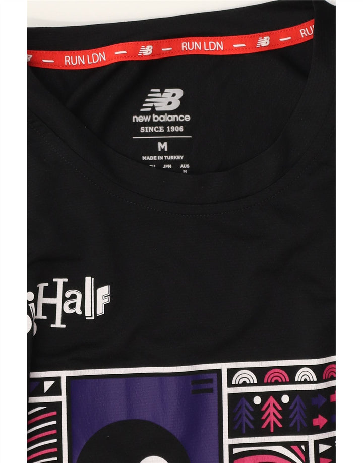 New Balance Herren Grafik-T-Shirt-Oberteil Mittelschwarzes Polyester