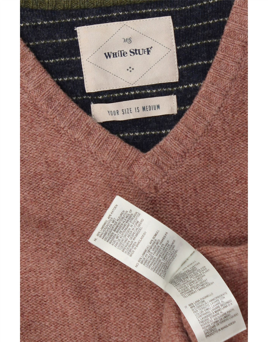 White Stuff Herren-Pullover mit V-Ausschnitt aus Lammwolle in Mittelrosa
