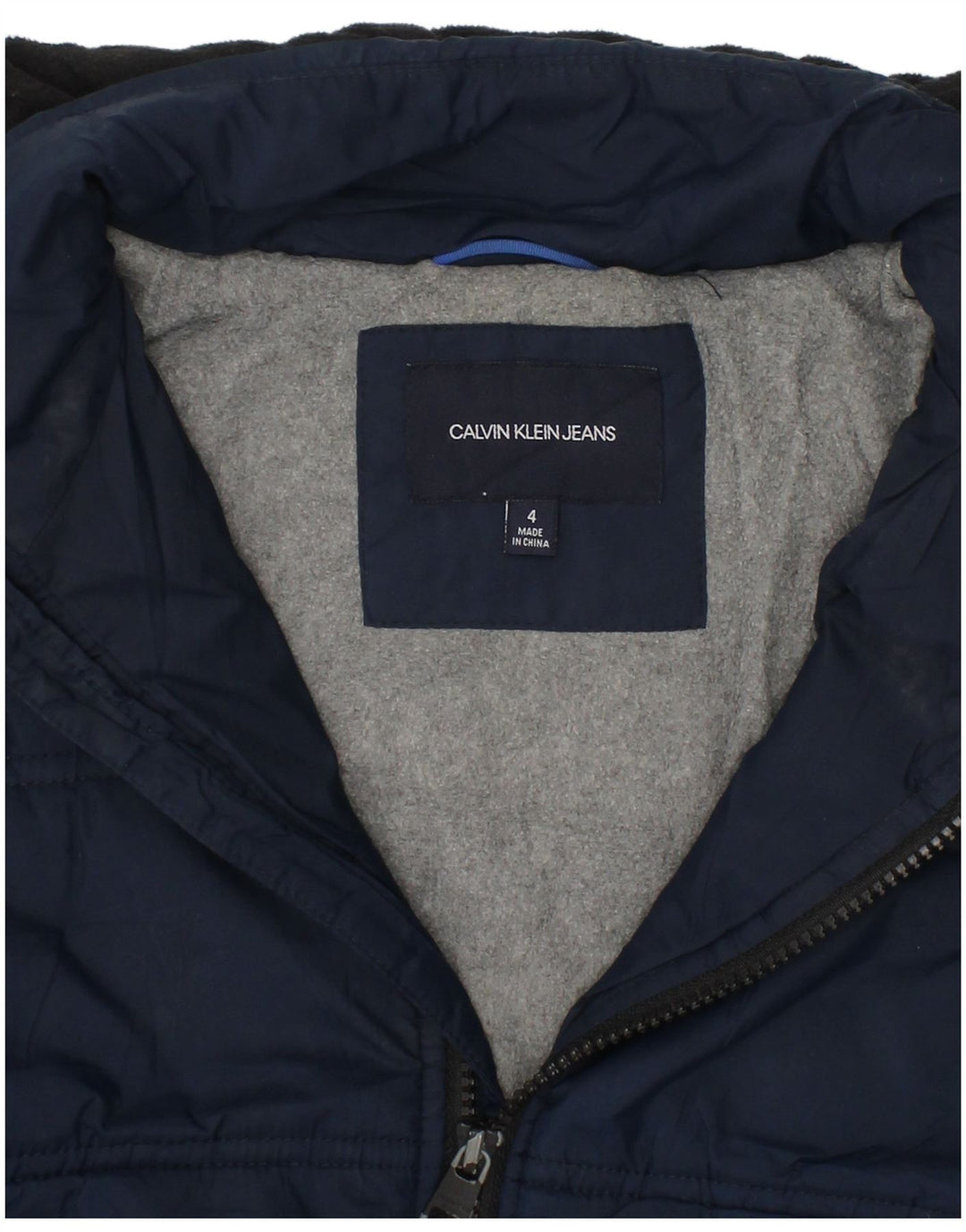 CALVIN KLEIN Wattierte Jacke mit grafischer Kapuze für Jungen, 3–4 Jahre, Marineblau