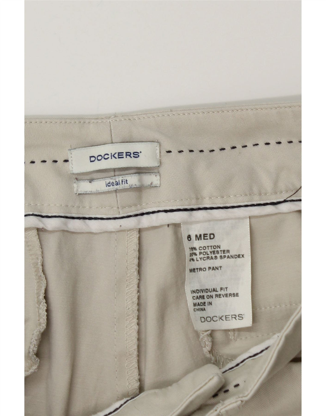 DOCKERS Damen-Freizeithose mit idealer Passform, US 6, Mittel, W28, L30, Beige