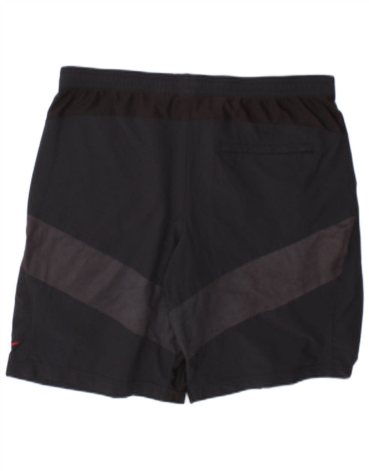 Nike Herren-Sportshorts aus mittelgrauem Colourblock-Nylon