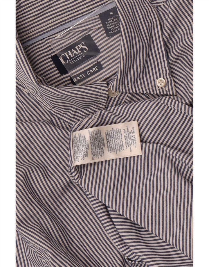 Chaps Pflegeleichtes Herrenhemd aus mittelblauer Nadelstreifen-Baumwolle in Marineblau