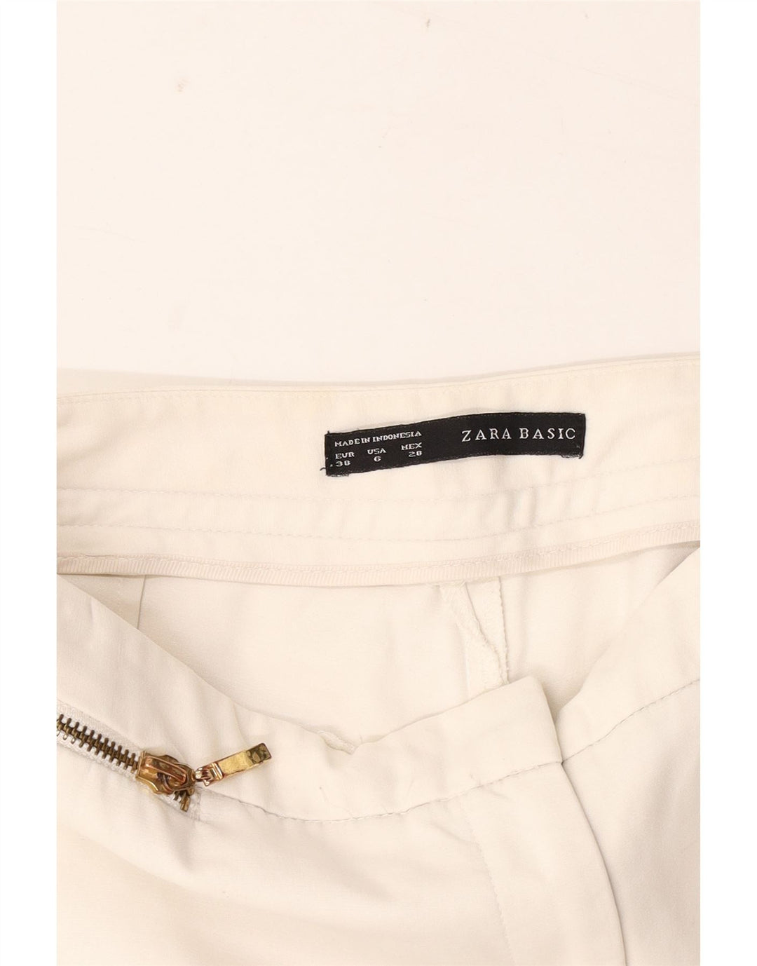 Schmale, kurze Hose von Zara für Damen, EU 38, Größe S, W28, L26, Weiß