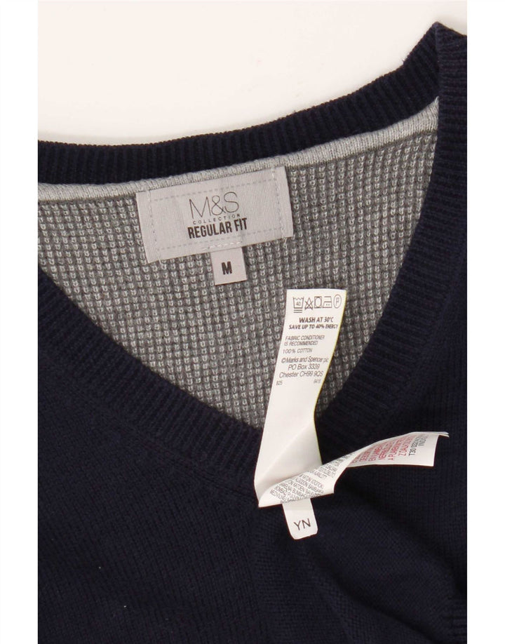 Marks & Spencer Herren-Pullover mit normaler Passform und V-Ausschnitt in mittlerem Marineblau