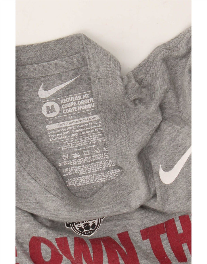Nike Herren-Oberteil mit normaler Passform und Grafik, langärmlig, mittelgraue Baumwolle