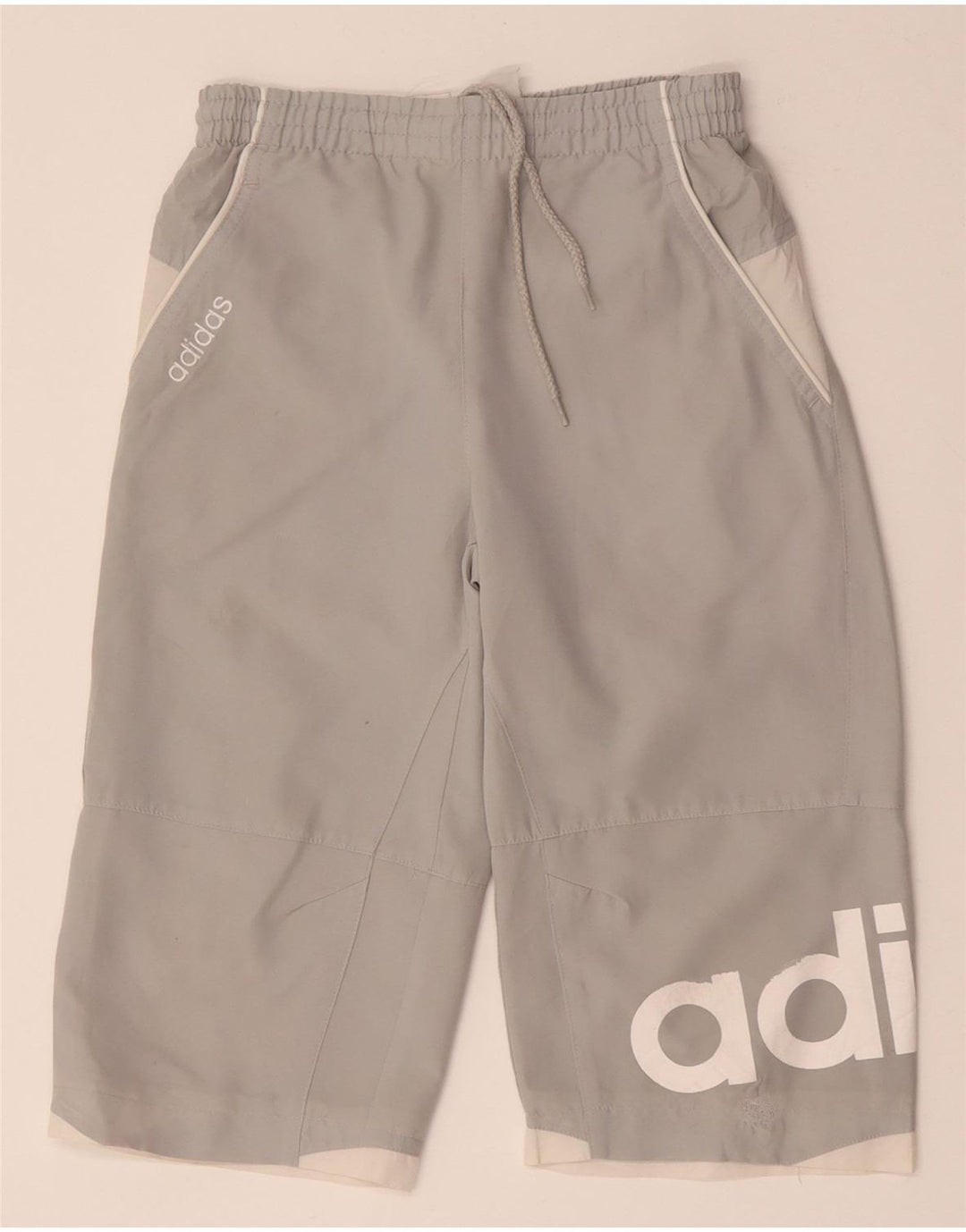 ADIDAS Graphic Bermuda Sportshorts für Jungen, 15–16 Jahre, Grau, Farbblock