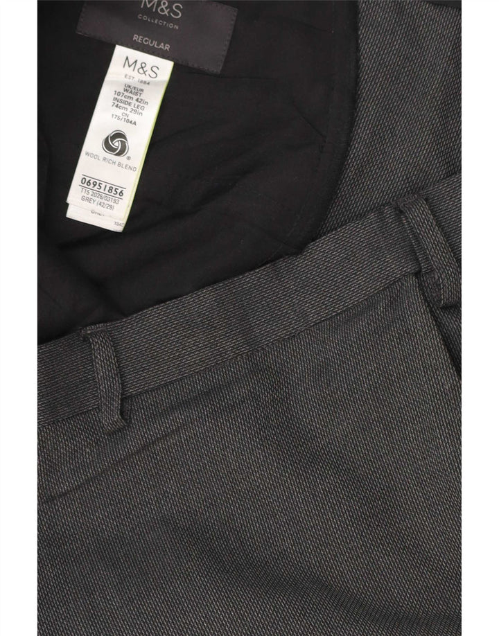 Marks & Spencer Herren-Freizeithose mit normaler Passform, W42, L29, Grau, Polyester