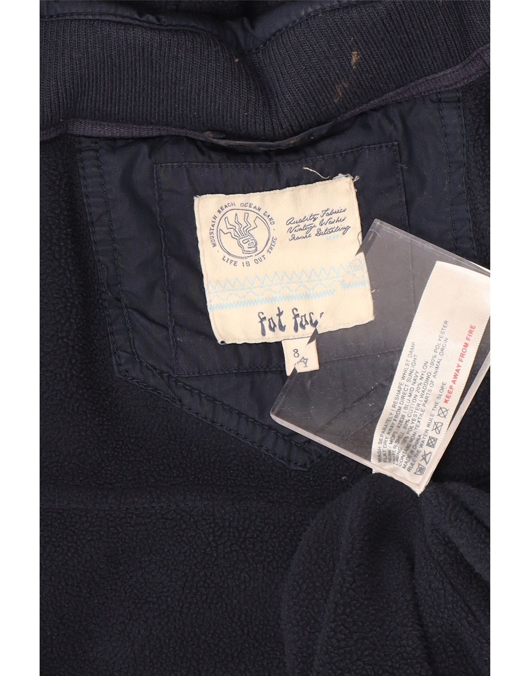 FAT FACE Wattierte Weste für Jungen mit Kapuze, 7–8 Jahre, marineblaue Baumwolle