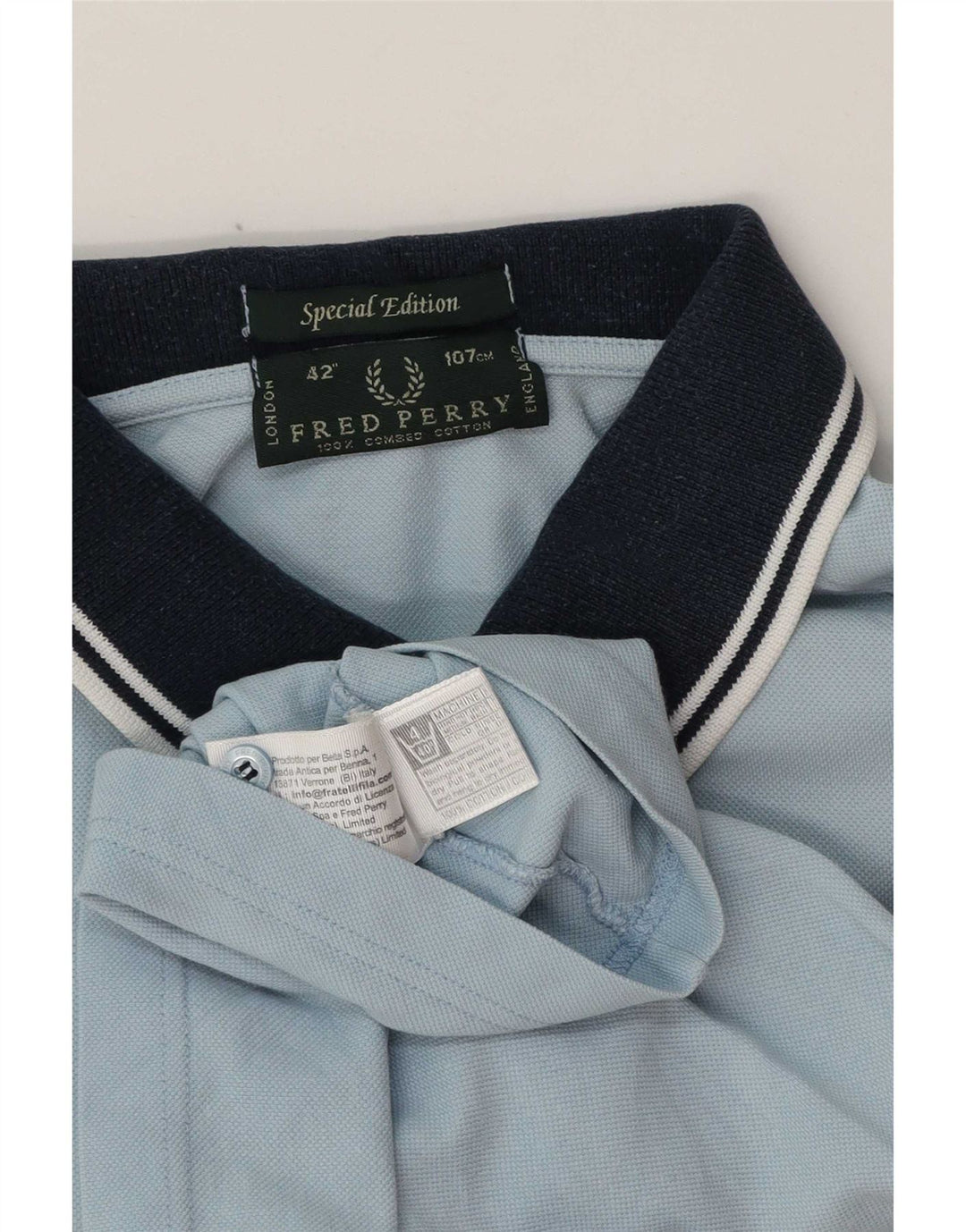 Fred Perry Herren-Rugby-Poloshirt aus mittelblau gestreifter Baumwolle