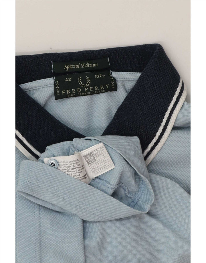 Fred Perry Herren-Rugby-Poloshirt aus mittelblau gestreifter Baumwolle