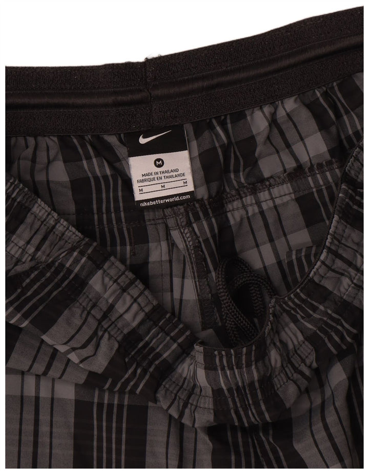 Nike Herren-Sportshorts aus mittelgrauem, kariertem Polyester