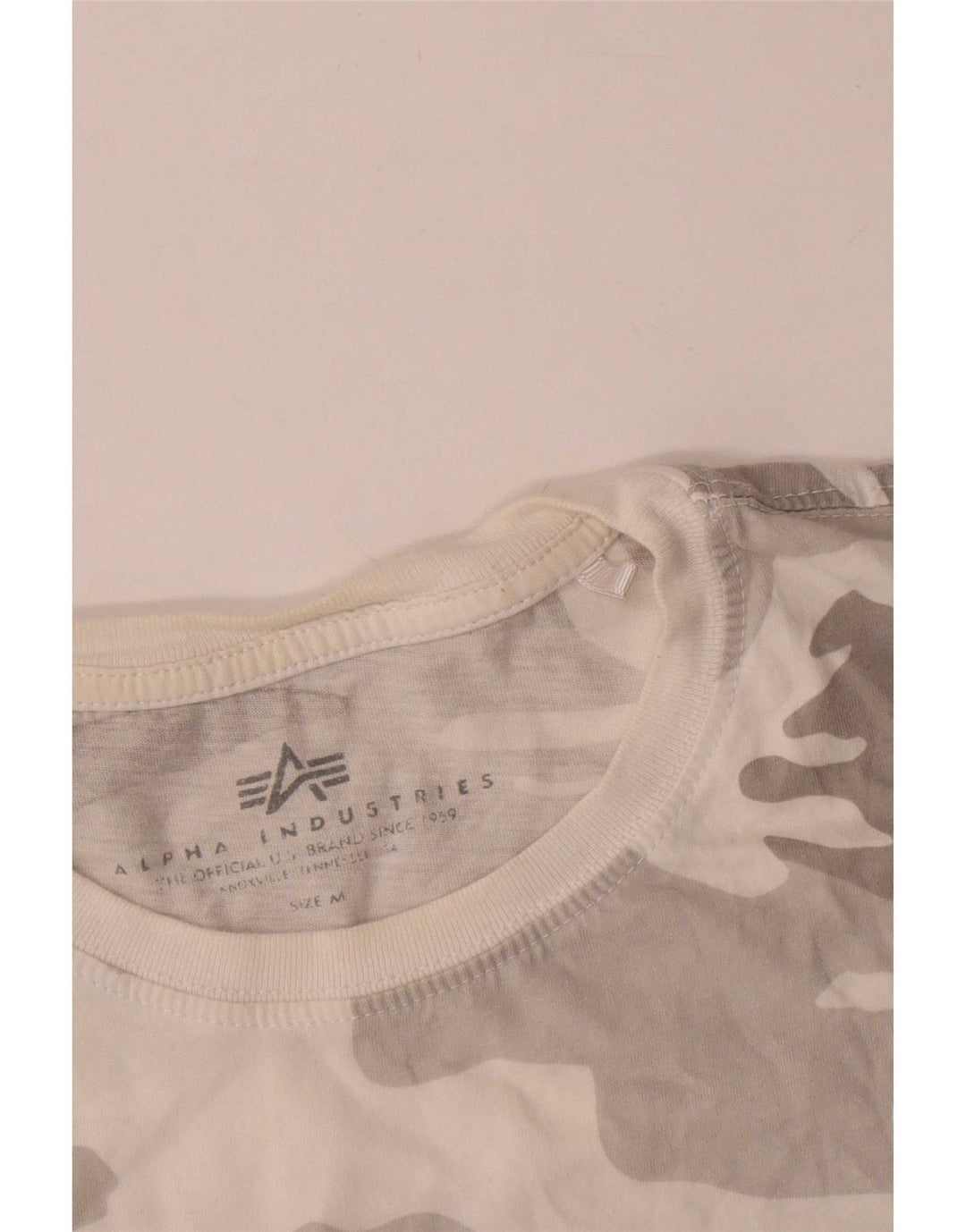 Alpha Industries Herren Grafik-T-Shirt-Oberteil aus mittelgrauer Camouflage-Baumwolle