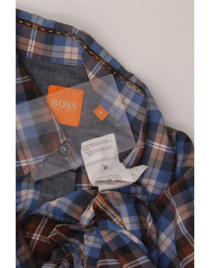 HUGO BOSS Herrenhemd aus mittelblau karierter Baumwolle