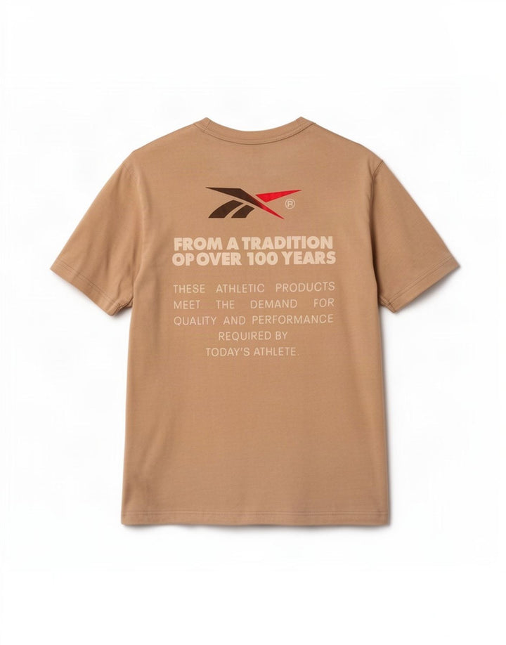 Reebok Herren Grafik-T-Shirt-Oberteil aus Baumwolle in Mittelbeige