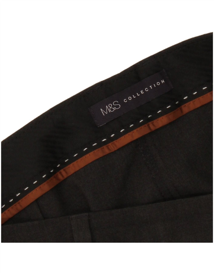 Gerade geschnittene Damenhose von Marks & Spencer, W34, L26, Grau