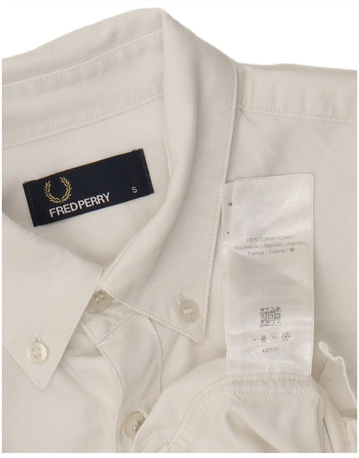 Fred Perry Herrenhemd, Größe S, weiße Baumwolle