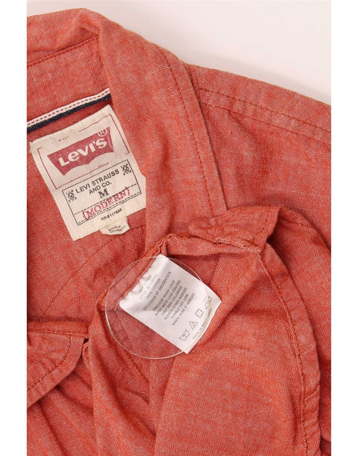 Levi's Herrenhemd aus mittelroter Baumwolle