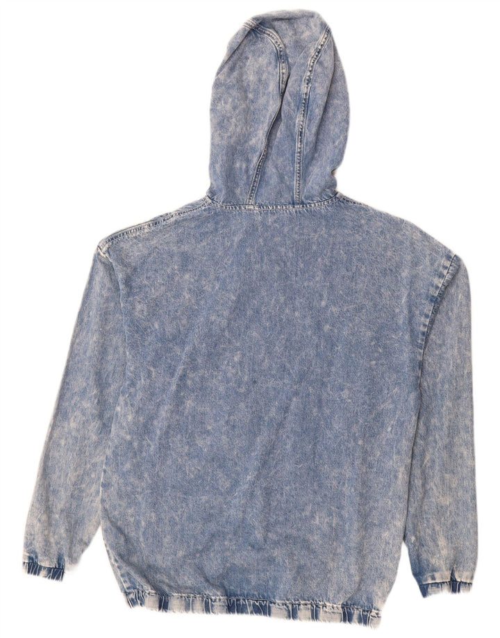 DKNY Jungen-Jeansjacke mit grafischem Pullover, 15–16 Jahre, mittelblaue Baumwolle