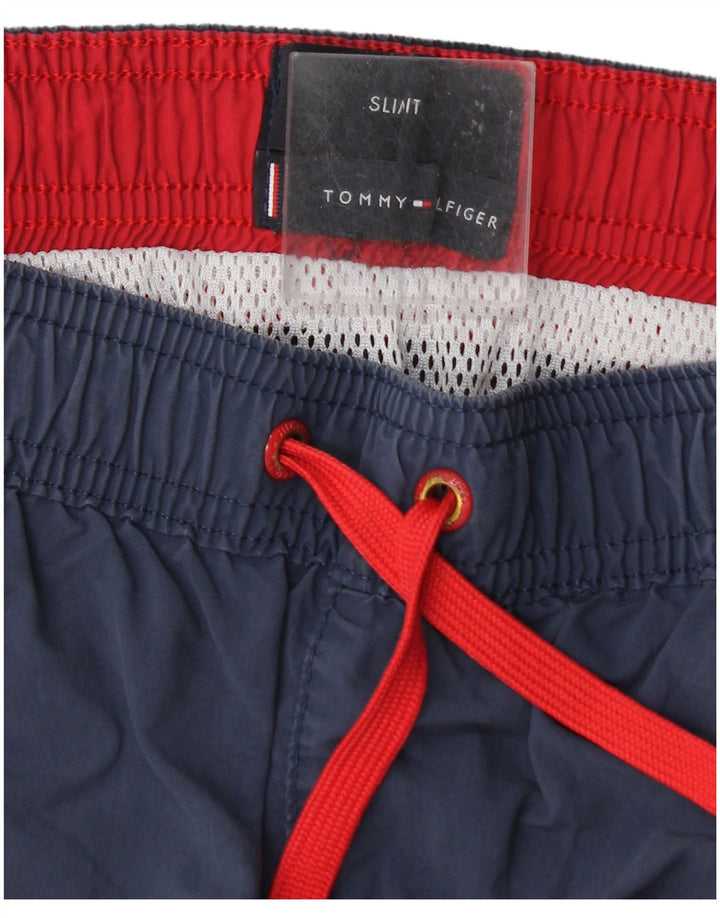 Tommy Hilfiger Herren-Badeshorts mit schmaler Passform, Mittelblau, Farbblock