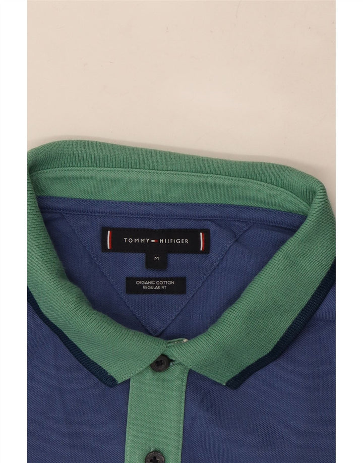 TOMMY HILFIGER Herren-Poloshirt mit normaler Passform, mittelblaue Baumwolle