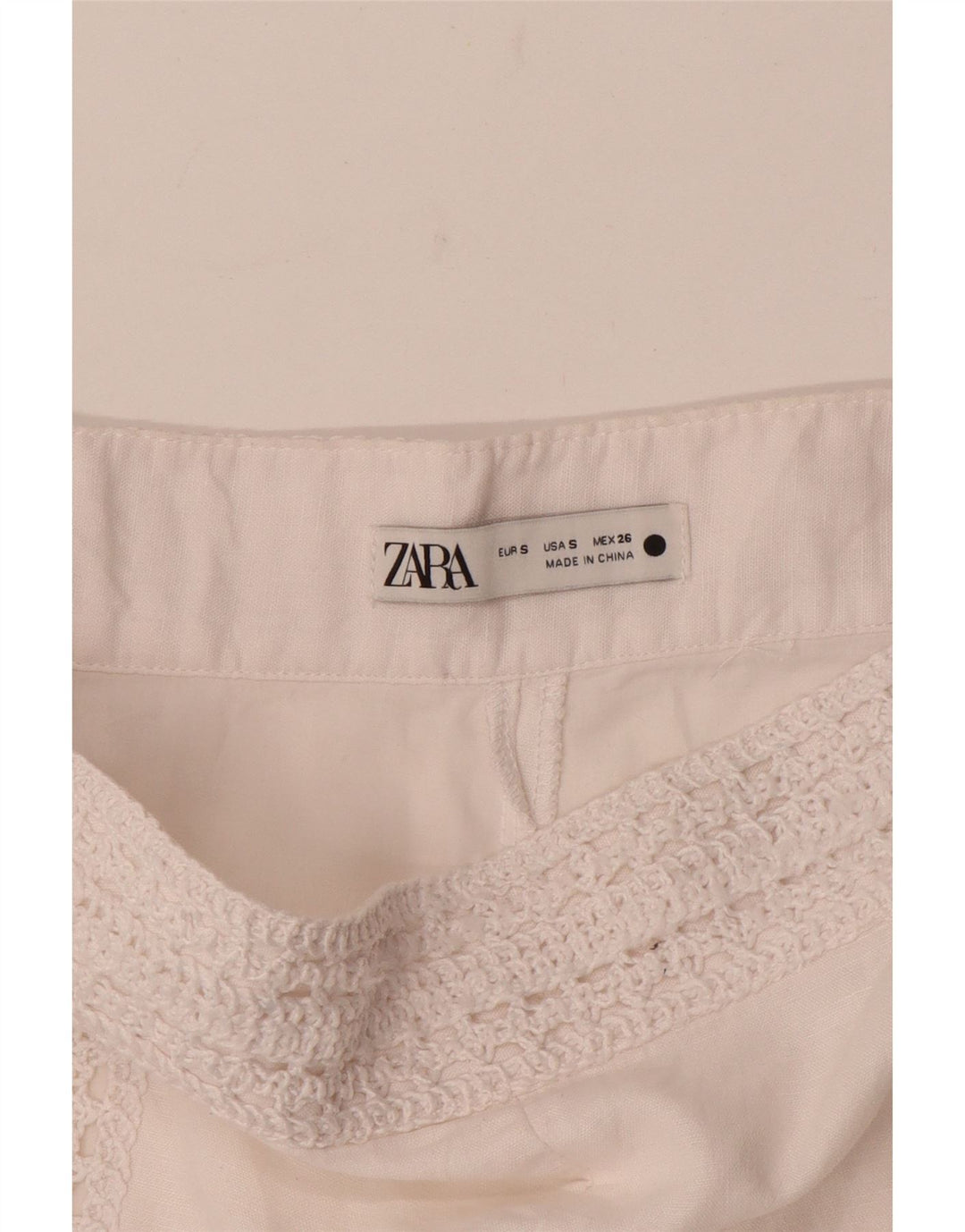 Zara Freizeitshorts für Damen, Größe S, W26, Weiß