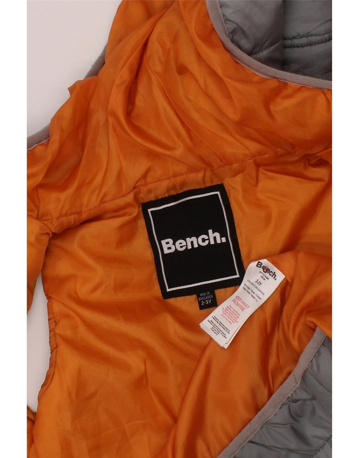 BENCH Wattierte Weste für Jungen mit Kapuze, 2–3 Jahre, graues Colourblock-Polyester