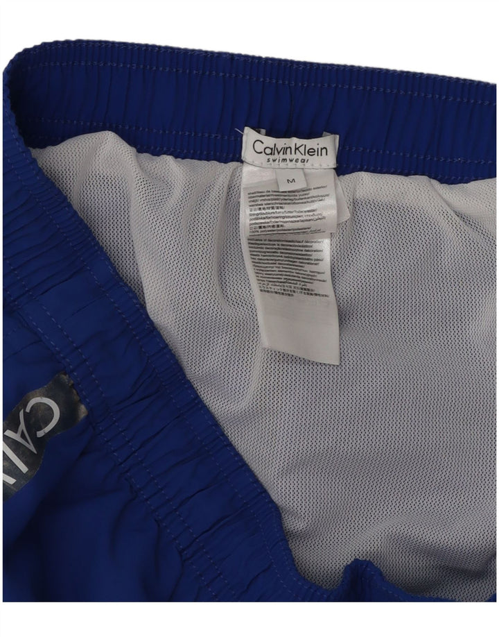Calvin Klein Herren-Badeshorts mit Grafik, mittelblau, Polyester