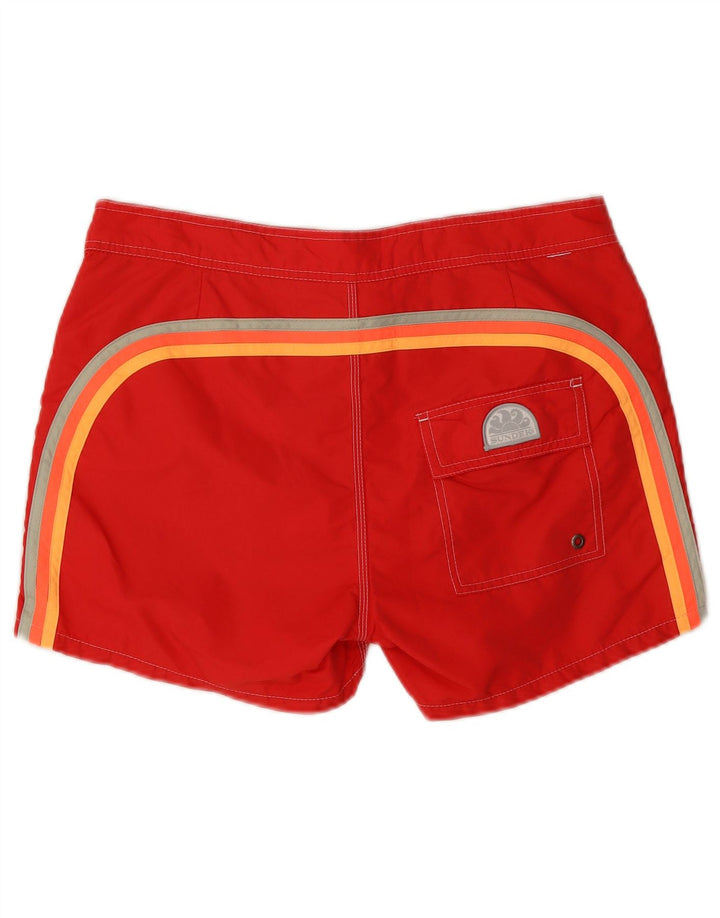Sundek Herren-Badeshorts aus mittelrotem Nylon