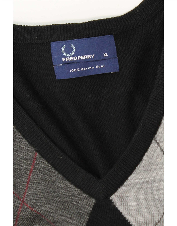 Fred Perry Herren-Pullover mit V-Ausschnitt, XL, schwarze Argyle-/Diamantwolle