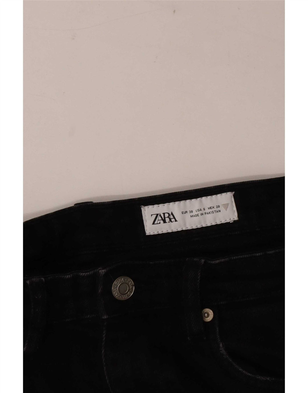 Kurze Jeans für Damen von Zara, EU 38, Größe S, W28, L25, Schwarz