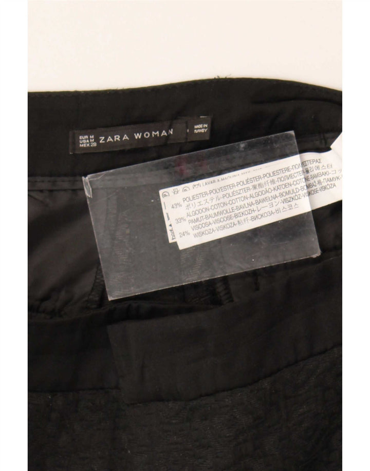 Schmale, verkürzte Damenhose von Zara, mittelgroß, W28, L25, schwarz geflecktes Polyester