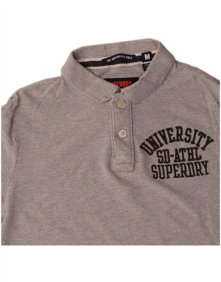 SUPERDRY Herren-Poloshirt aus mittelgrauer Baumwolle mit Grafik