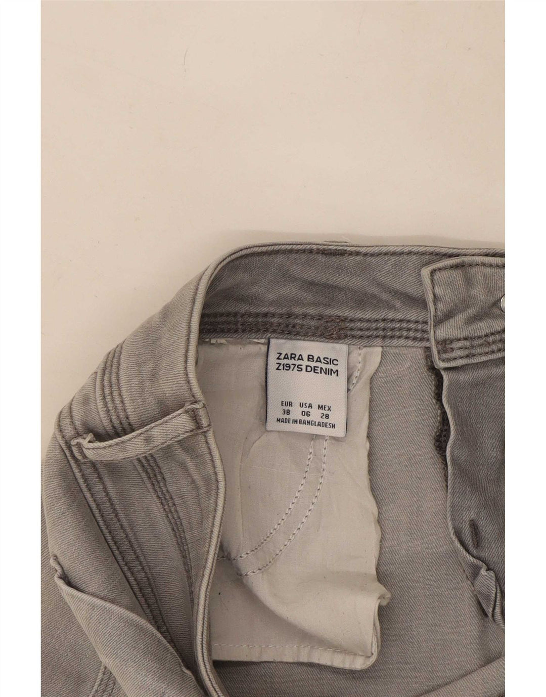 Kurze Jeans für Damen von Zara, EU 38, Größe S, W28, L24, Grau