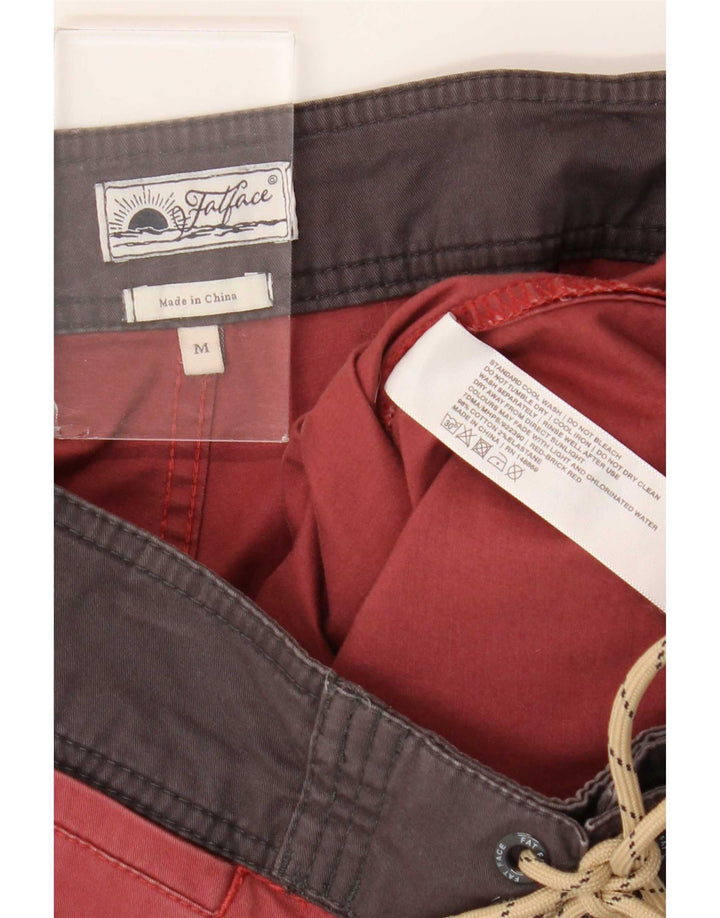 Fat Face Herren-Badeshorts aus mittelroter Colourblock-Baumwolle